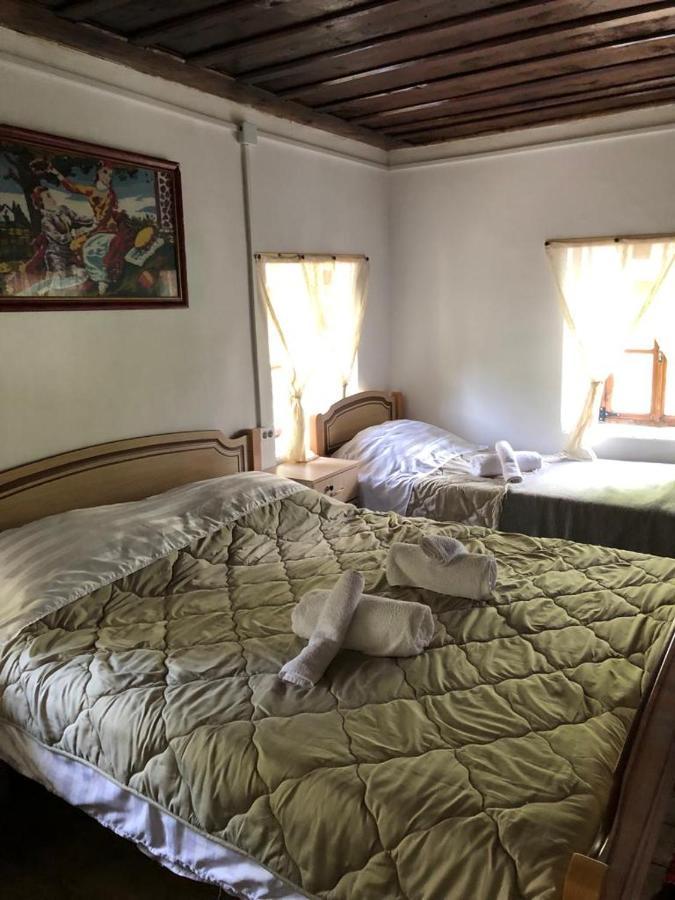 טת Guesthouse Kujtimi מראה חיצוני תמונה